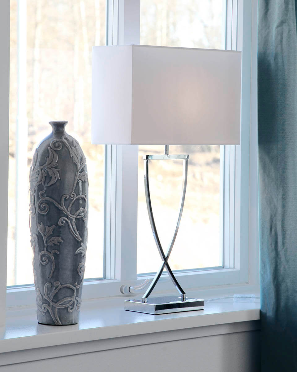 Omega Bordslampa 69 Krom/Vit
