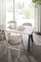 Carradale Matbord Vitpigmenterad Ek/Svarta V - ben 170 | Rowico Home | 7340126556245 | 120880 | Maessing Interiör