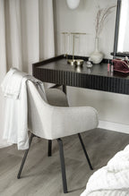Alison Karmstol Beige/Svart | Rowico Home | 7340126585856 | 118083 | Maessing Interiör