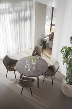 Alison Karmstol Mörkbeige/Svart | Rowico Home | 7340126585641 | 117883 | Maessing Interiör