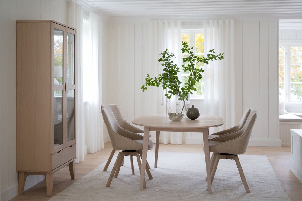 Alison Stol Ljusbeige/Vitpigmenterad Ek | Rowico Home | 7340126571637 | 117861 | Maessing Interiör