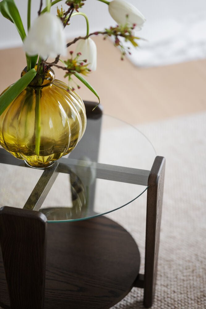 Arran Soffbord Brun Ek/Glas Ø52 | Rowico Home | 7340126580011 | 121275 | Maessing Interiör