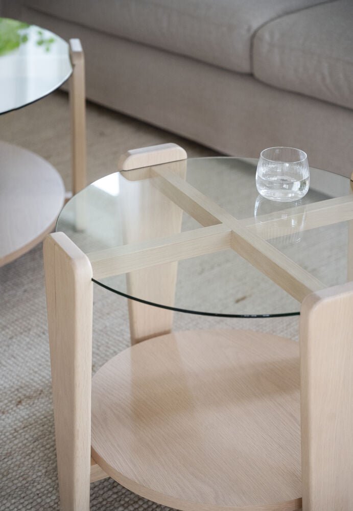 Arran Soffbord Vitpigmenterad Ek/Glas Ø52 | Rowico Home | 7340126579992 | 121273 | Maessing Interiör