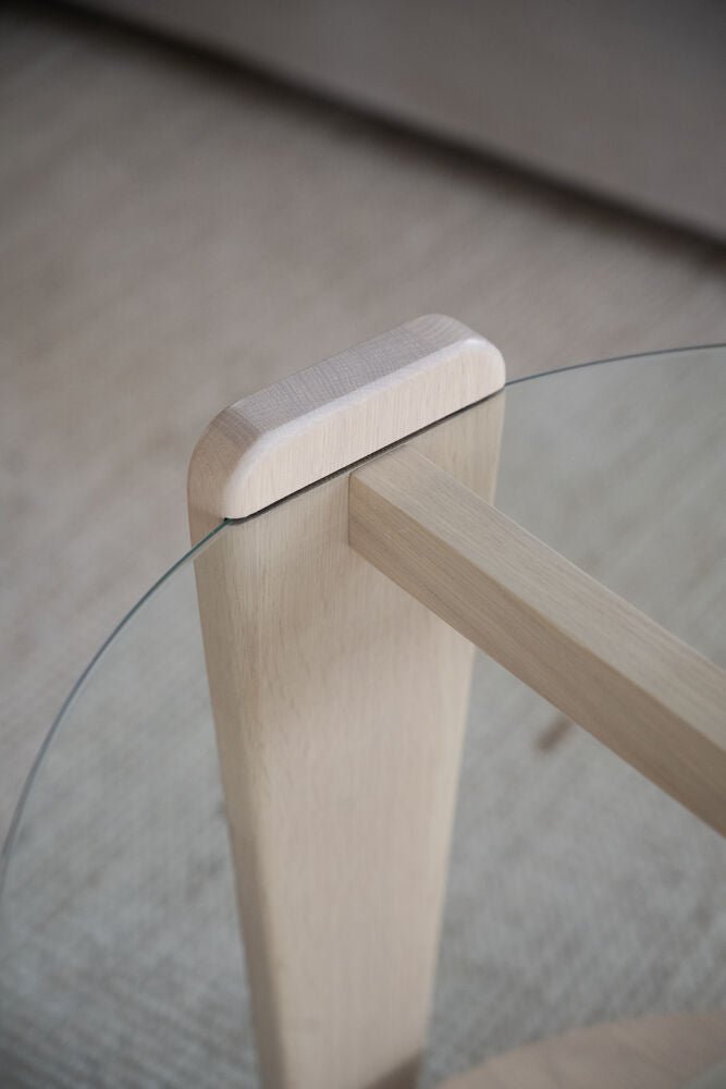 Arran Soffbord Vitpigmenterad Ek/Glas Ø93 | Rowico Home | 7340126579985 | 121272 | Maessing Interiör