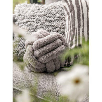 Ball Prydnadskudde Grå Ø22 | Svanefors | 7332623418959 | 1485 - 49 - 010 | Maessing Interiör