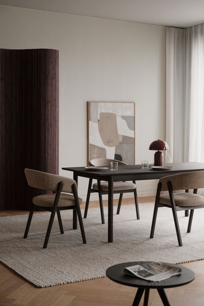 Barnaby Karmstol Mörkbeige/Brun Ek | Rowico Home | 7340233305842 | 120164 | Maessing Interiör