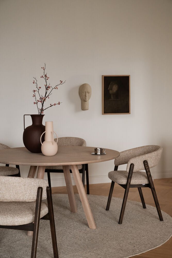 Barnaby Karmstol Mörkbeige/Brun Ek | Rowico Home | 7340233305842 | 120164 | Maessing Interiör