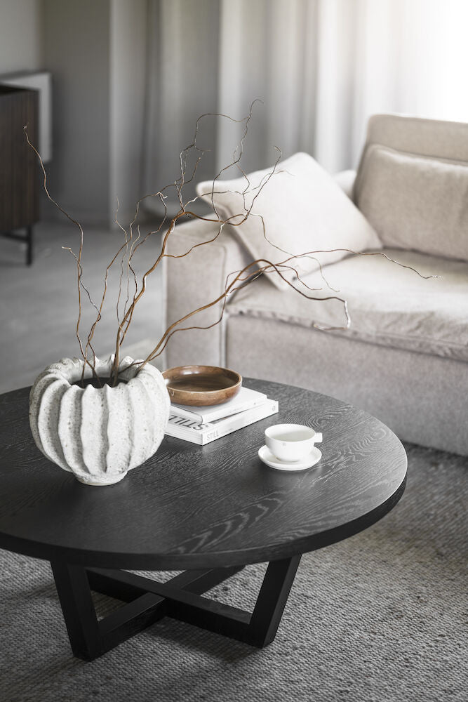 Boxford Soffbord Svart Ek Ø110 | Rowico Home | 7340126557099 | 121019 | Maessing Interiör