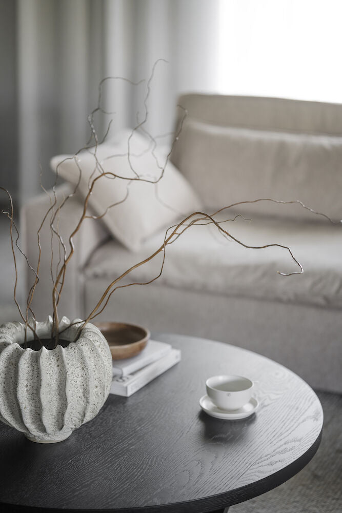Boxford Soffbord Svart Ek Ø110 | Rowico Home | 7340126557099 | 121019 | Maessing Interiör