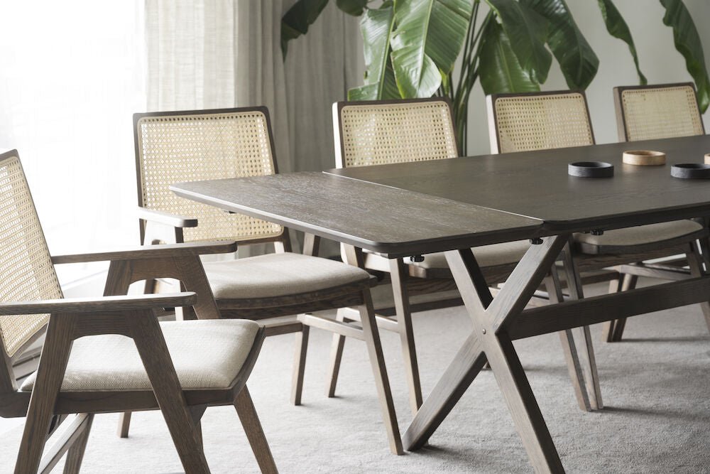 Calverton Matbord Brun Ek 230 | Rowico Home | 7340126555170 | 120650 | Maessing Interiör
