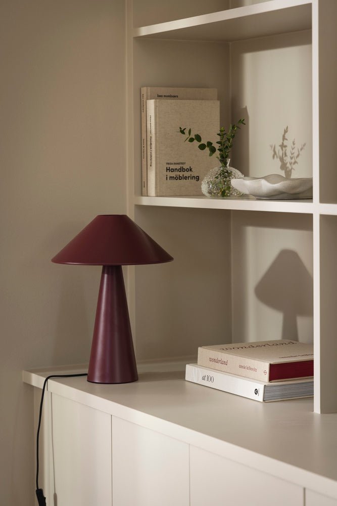Cannes Bordslampa Burgundy | Globen Lighting | 7319434234350 | 423435 | Maessing Interiör