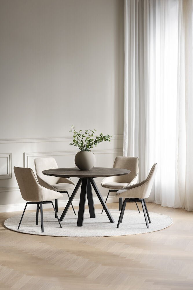 Carradale Matbord Brun Ek/Svarta V - ben Ø130 | Rowico Home | 7340126559925 | 121216 | Maessing Interiör