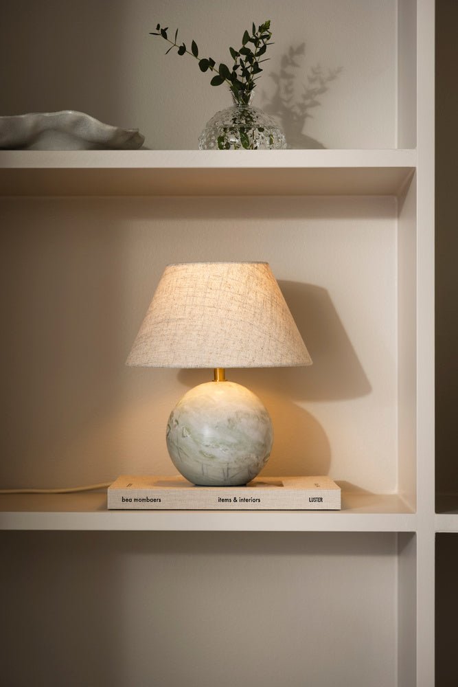 Castello 24 Bordslampa Ljusgrön | Globen Lighting | 7319435122038 | 512203 | Maessing Interiör