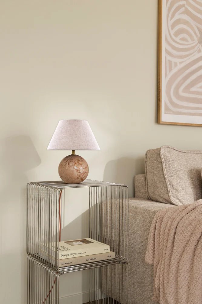 Castello 24 Bordslampa Rosa/Beige | Globen Lighting | 7319435122045 | 512204 | Maessing Interiör