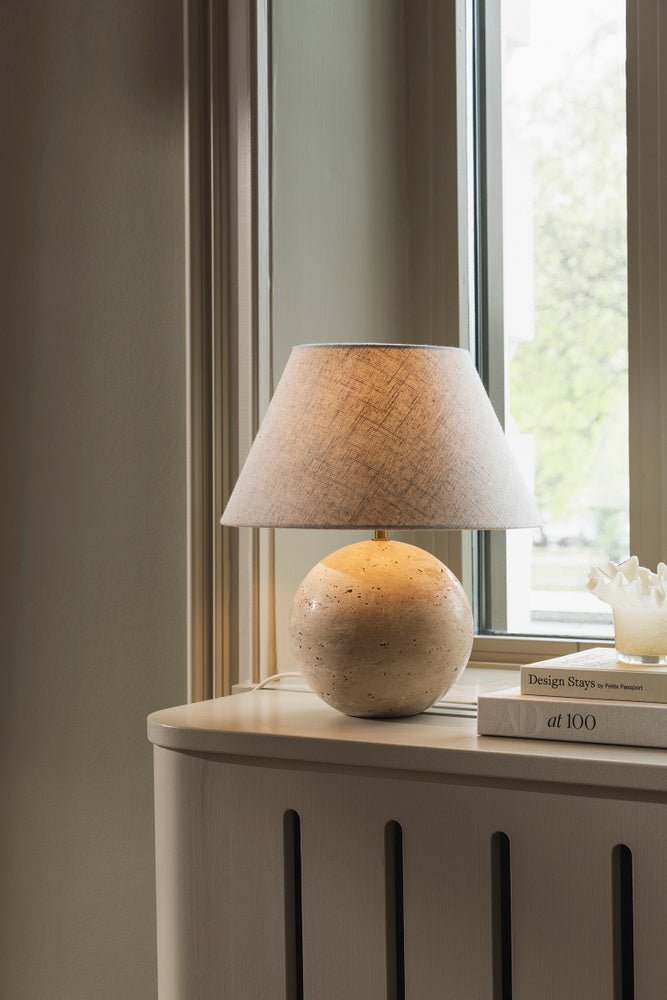 Castello 35 Bordslampa Travertin/Beige | Globen Lighting | 7319435223025 | 522302 | Maessing Interiör