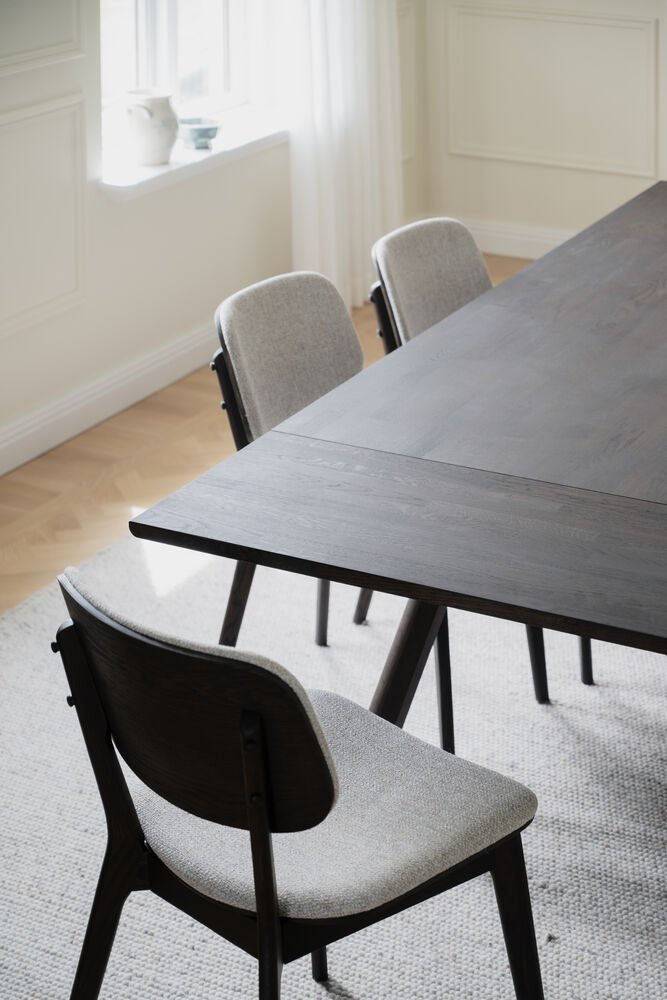 Clapperton Matbord Brun Ek 220 | Rowico Home | 7340233303992 | 128170 | Maessing Interiör