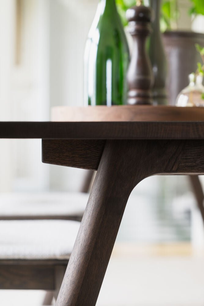 Clapperton Matbord Brun Ek 220 | Rowico Home | 7340233303992 | 128170 | Maessing Interiör