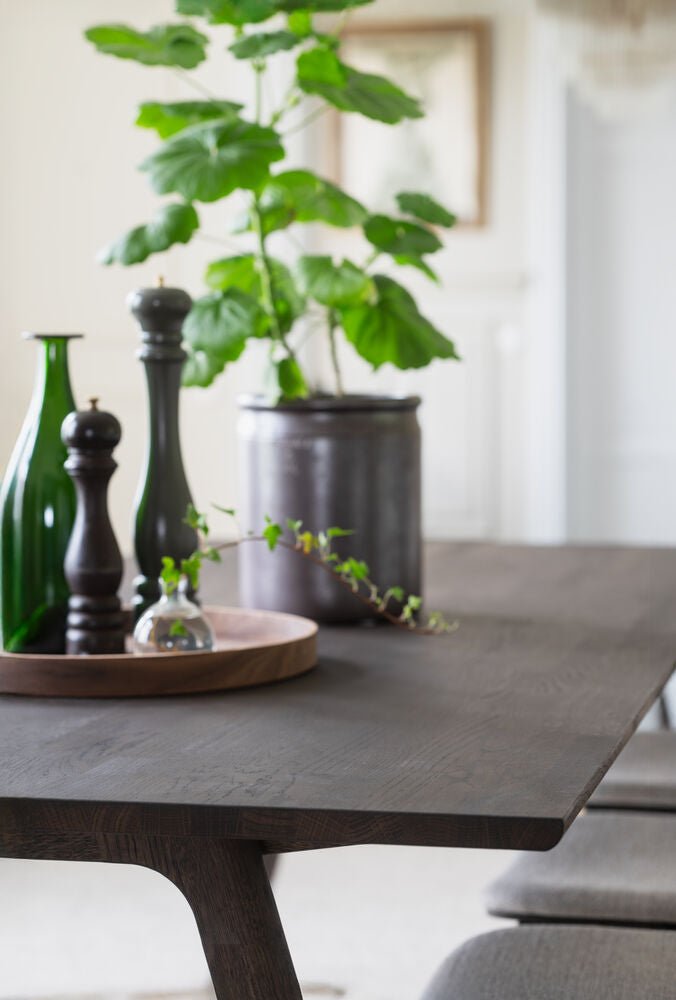 Clapperton Matbord Brun Ek 220 | Rowico Home | 7340233303992 | 128170 | Maessing Interiör
