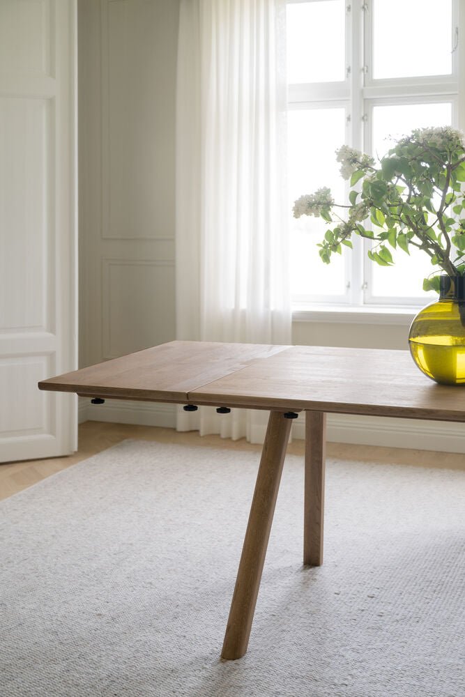 Clapperton Matbord Sandfärgad Ek 220 | Rowico Home | 7340233304029 | 128180 | Maessing Interiör