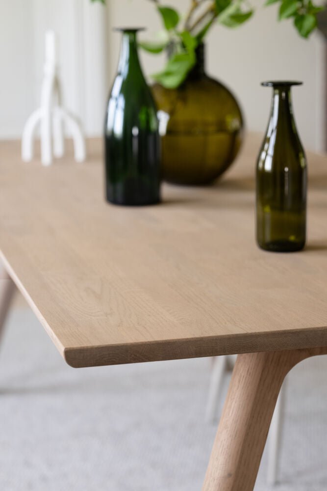 Clapperton Matbord Sandfärgad Ek 220 | Rowico Home | 7340233304029 | 128180 | Maessing Interiör