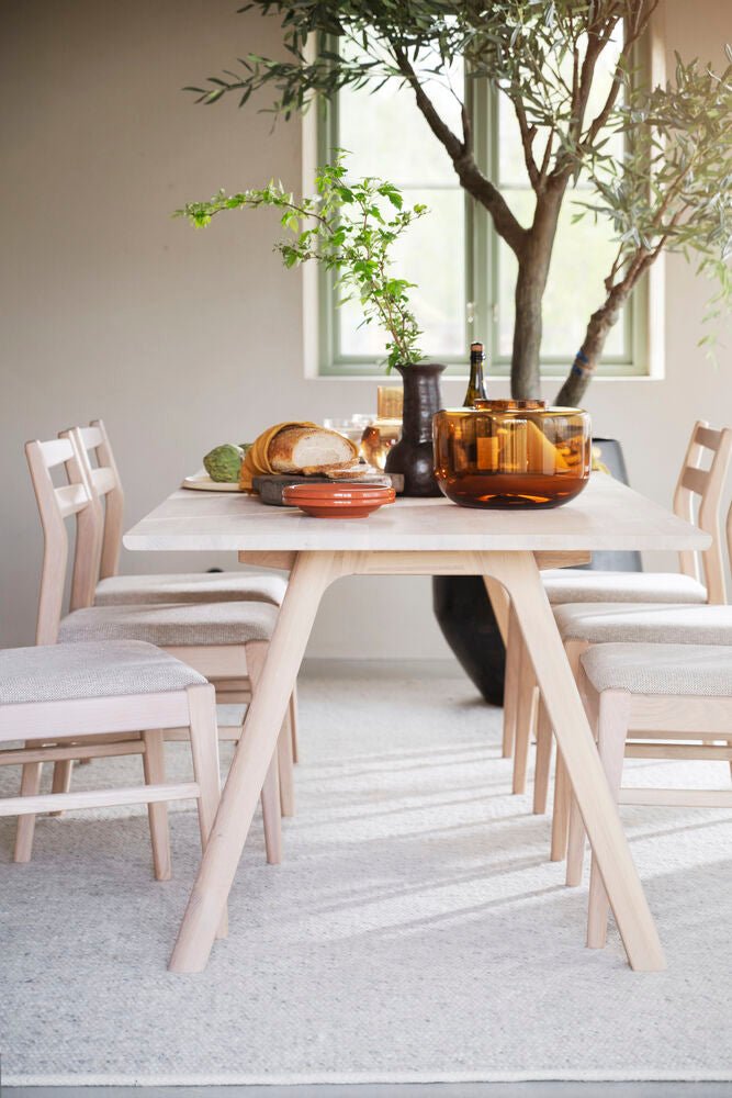 Clapperton Matbord Vitpigmenterad Ek 220 | Rowico Home | 7340233303961 | 128160 | Maessing Interiör