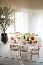 Clapperton Matbord Vitpigmenterad Ek 220 | Rowico Home | 7340233303961 | 128160 | Maessing Interiör