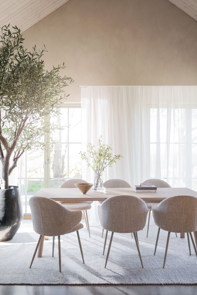 Clapperton Matbord Vitpigmenterad Ek 220 | Rowico Home | 7340233303961 | 128160 | Maessing Interiör