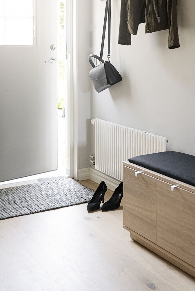 Confetti Bänk Vitpigmenterad/Svart | Rowico Home | 7340126521953 | 103767 | Maessing Interiör