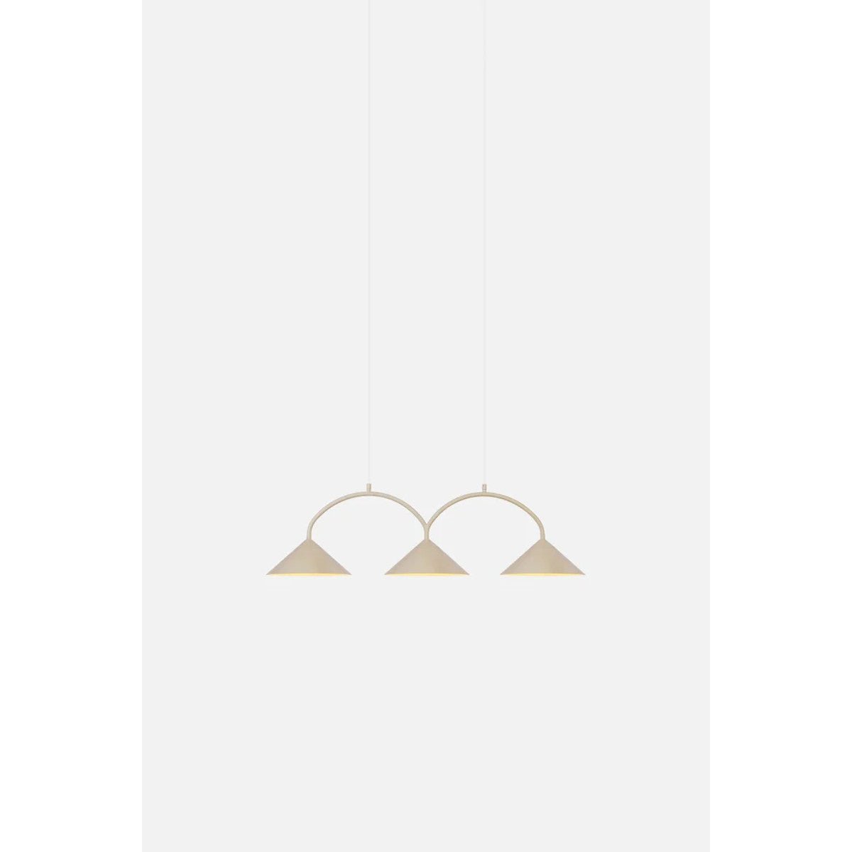 Curve 3 Pendellampa Beige | Globen Lighting | 7319434520026 | 452002 | Maessing Interiör