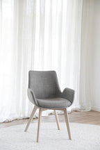 Drimsdale Karmstol Grå/Vitpigmenterad Ek | Rowico Home | 7340126555019 | 120809 | Maessing Interiör