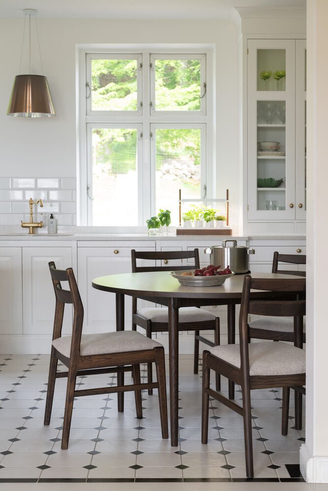 Fairmount Matbord Beige/Brun Ek Ø120 | Rowico Home | 7340233303817 | 123187 | Maessing Interiör