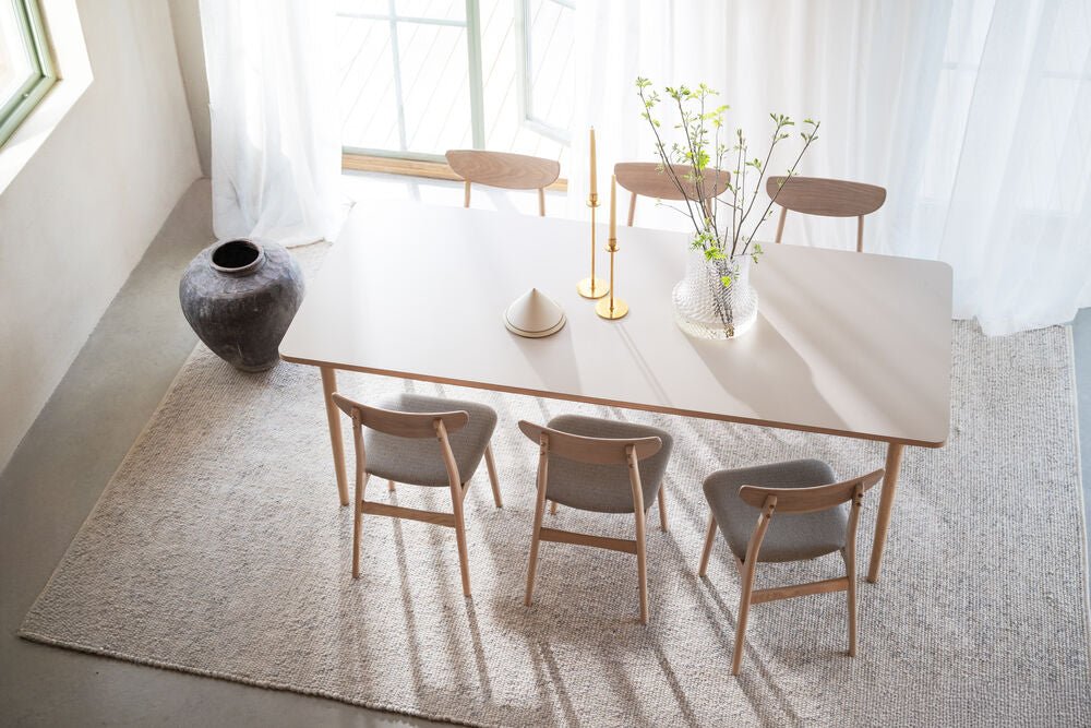Fairmount Matbord Beige/Vitpigmenterad Ek 220 | Rowico Home | 7340233303794 | 123185 | Maessing Interiör