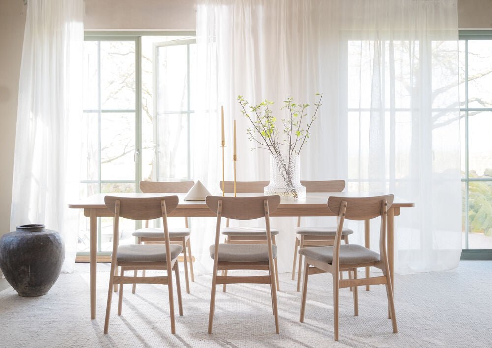 Fairmount Matbord Beige/Vitpigmenterad Ek 220 | Rowico Home | 7340233303794 | 123185 | Maessing Interiör