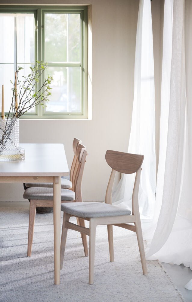 Fairmount Matbord Beige/Vitpigmenterad Ek 220 | Rowico Home | 7340233303794 | 123185 | Maessing Interiör