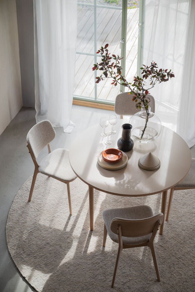Fairmount Matbord Beige/Vitpigmenterad Ek Ø120 | Rowico Home | 7340233303787 | 123184 | Maessing Interiör