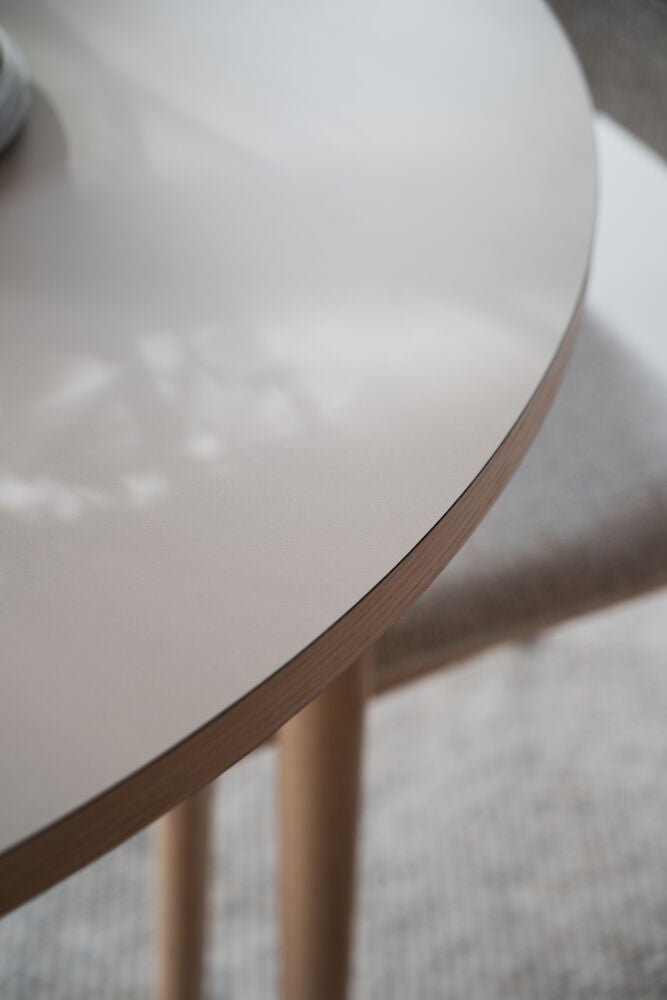 Fairmount Matbord Beige/Vitpigmenterad Ek Ø120 | Rowico Home | 7340233303787 | 123184 | Maessing Interiör