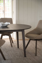 Filippa Matbord Ovalt Ek Mörkbrun 170/210 | Rowico Home | 7340126535882 | 117633 | Maessing Interiör