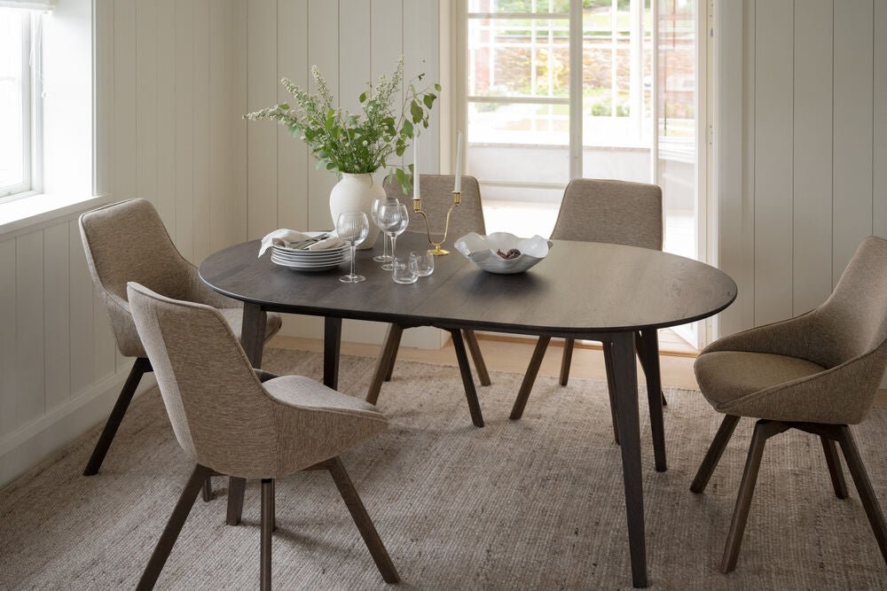 Filippa Matbord Ovalt Ek Mörkbrun 170/210 | Rowico Home | 7340126535882 | 117633 | Maessing Interiör