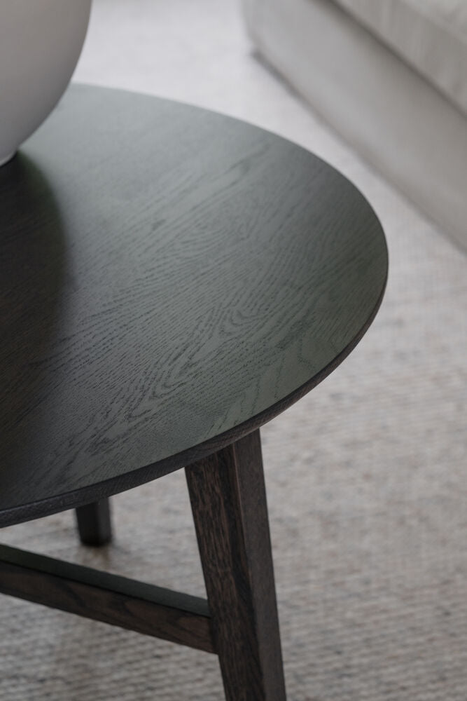 Filippa Soffbord Mörkbrun Ek Ø90 | Rowico Home | 7340233305767 | 113713 | Maessing Interiör