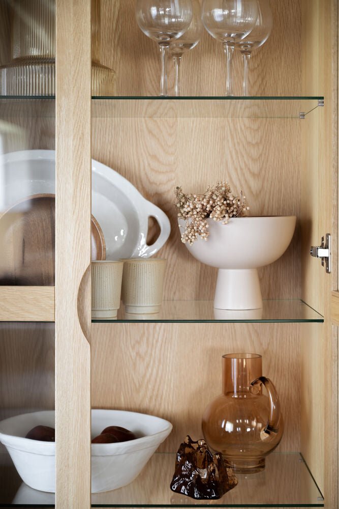 Filippa Vitrinskåp Ek | Rowico Home | 7340126565605 | 118053 | Maessing Interiör