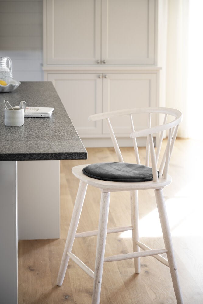 Fulton Sittdyna Rund Svart Läder-Textil | Rowico Home | 7340126571767 | 110528 | Maessing Interiör
