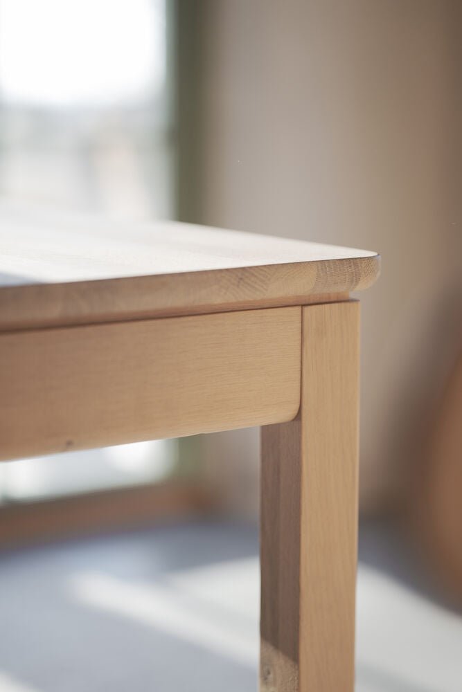 Gardner Matbord Vitpigmenterad Ek 200 | Rowico Home | 7340126595305 | 128218 | Maessing Interiör