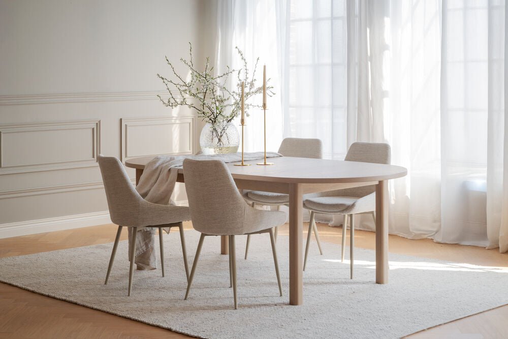 Gifford Matbord Ovalt 220 Vitpigmenterad Ek | Rowico Home | 7340233303916 | 123438 | Maessing Interiör