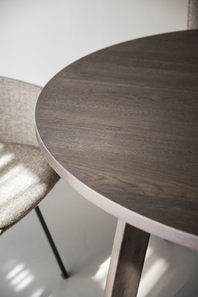 Glenside Matbord Brun Ek Ø130 | Rowico Home | 7340126559574 | 121144 | Maessing Interiör