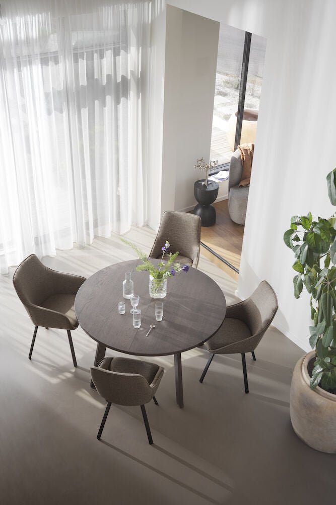 Glenside Matbord Brun Ek Ø130 | Rowico Home | 7340126559574 | 121144 | Maessing Interiör