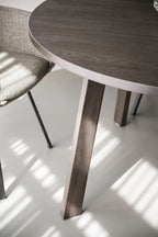 Glenside Matbord Brun Ek Ø130 | Rowico Home | 7340126559574 | 121144 | Maessing Interiör
