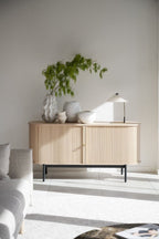 Haddington Sideboard Vitpigmenterad Ek/Svart 142 | Rowico Home | 7340126554081 | 120132 | Maessing Interiör