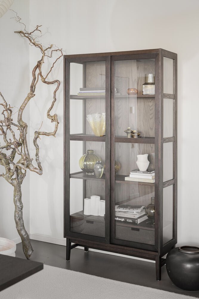 Hazelton Vitrinskåp Brun Ek | Rowico Home | 7340126559628 | 121156 | Maessing Interiör