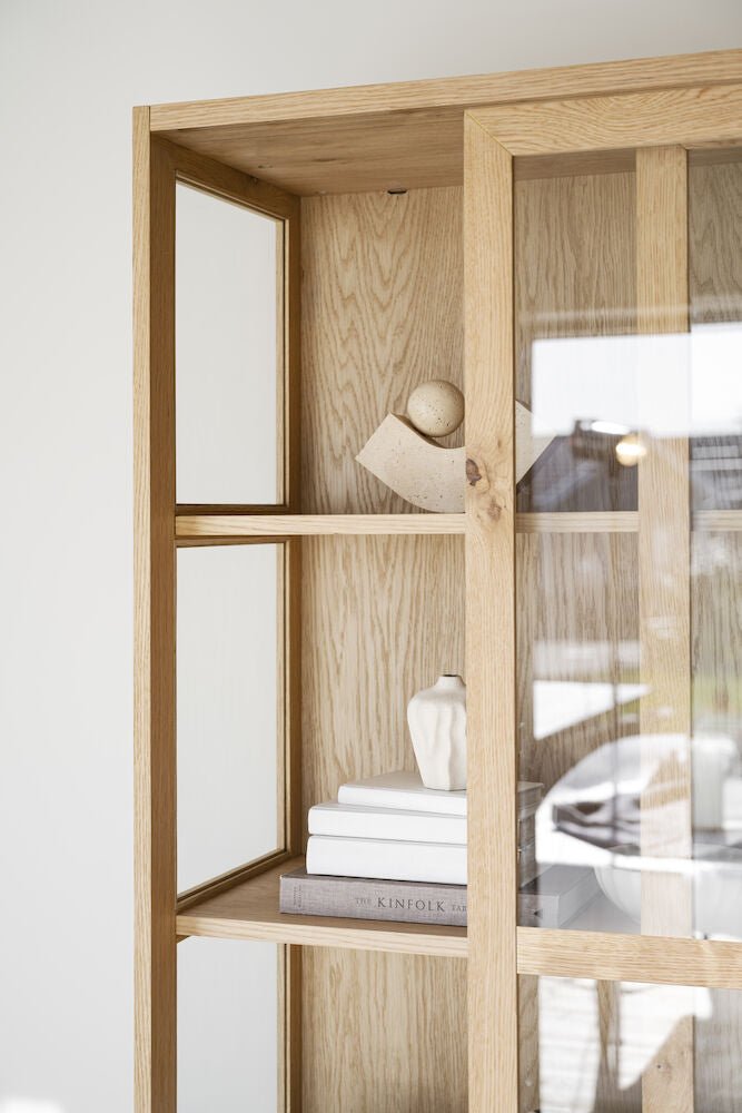 Hazelton Vitrinskåp Ek | Rowico Home | 7340126559604 | 121152 | Maessing Interiör