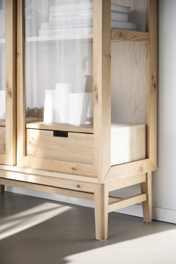 Hazelton Vitrinskåp Ek | Rowico Home | 7340126559604 | 121152 | Maessing Interiör